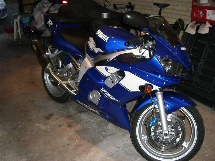 Yamaha R6 billede 2