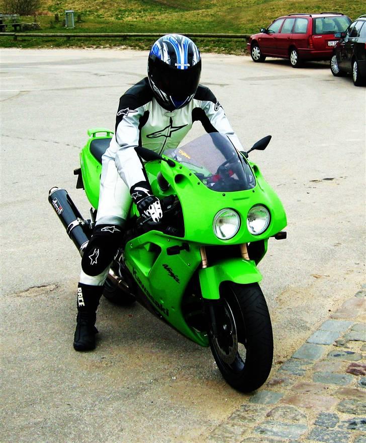 Kawasaki ZXR 750 - solgt - Efter lidt leg med kontrast og lysstyrke. Billede taget ved Moesgård ved Århus.  billede 2
