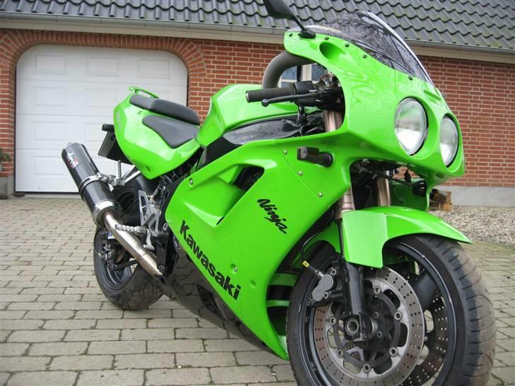 Kawasaki ZXR 750 - solgt - Netop færdigsamlet efter omlarkering. Har kørt fra garageporten i baggrunden :)  billede 4