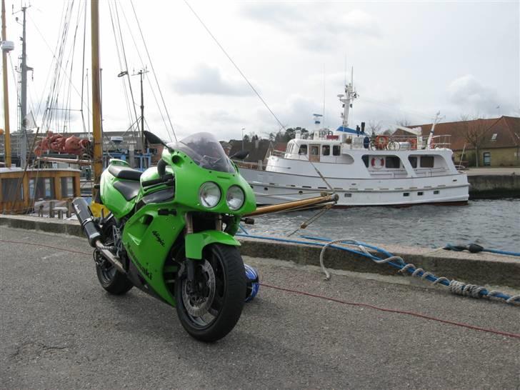 Kawasaki ZXR 750 - solgt - Ved Mariager Fjord.  billede 18