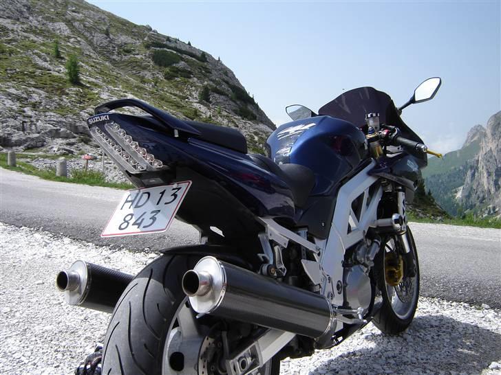 Suzuki SV1000S (død, krøllet i Dolomitterne) billede 2