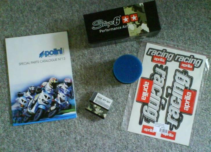 Aprilia SR125 Racing - Så kom der lidt dele: Dyser, luftfilter og klistermærker billede 6