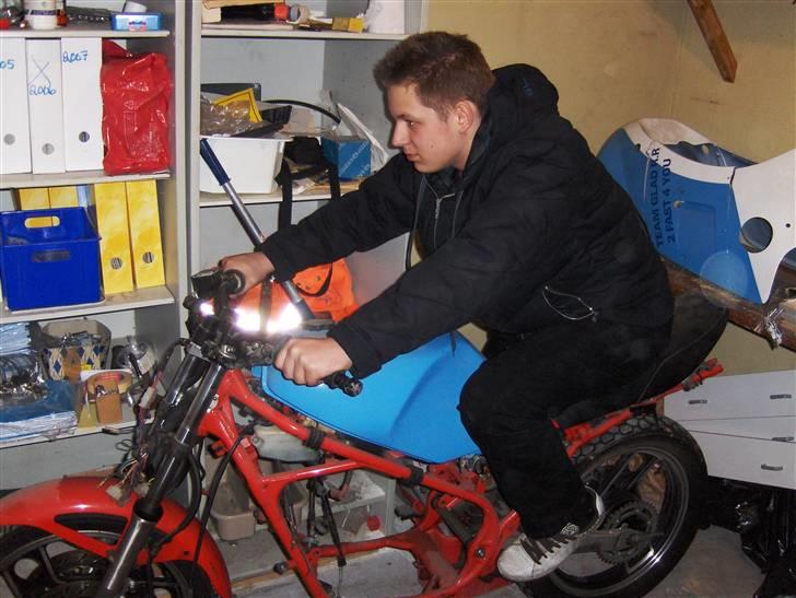 Yamaha RD 350 LC (projekt) - min spæde krop på den store kværn. billede 1