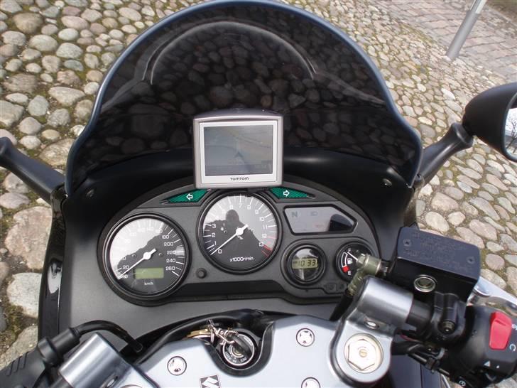 Suzuki gsx 750 f (Solgt) billede 2