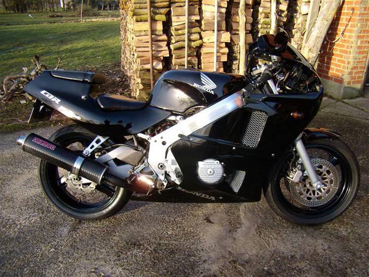 Honda cbr 400rr nc23