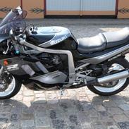 Suzuki GSX R 750