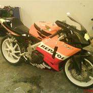 Honda VFR 400 (REPSOL)
