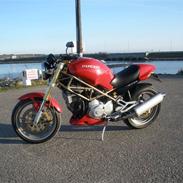 Ducati Monster 750