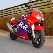Honda cbr900rr fireblade