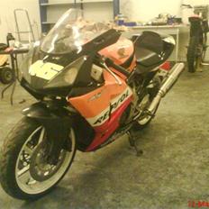 Honda VFR 400 (REPSOL)