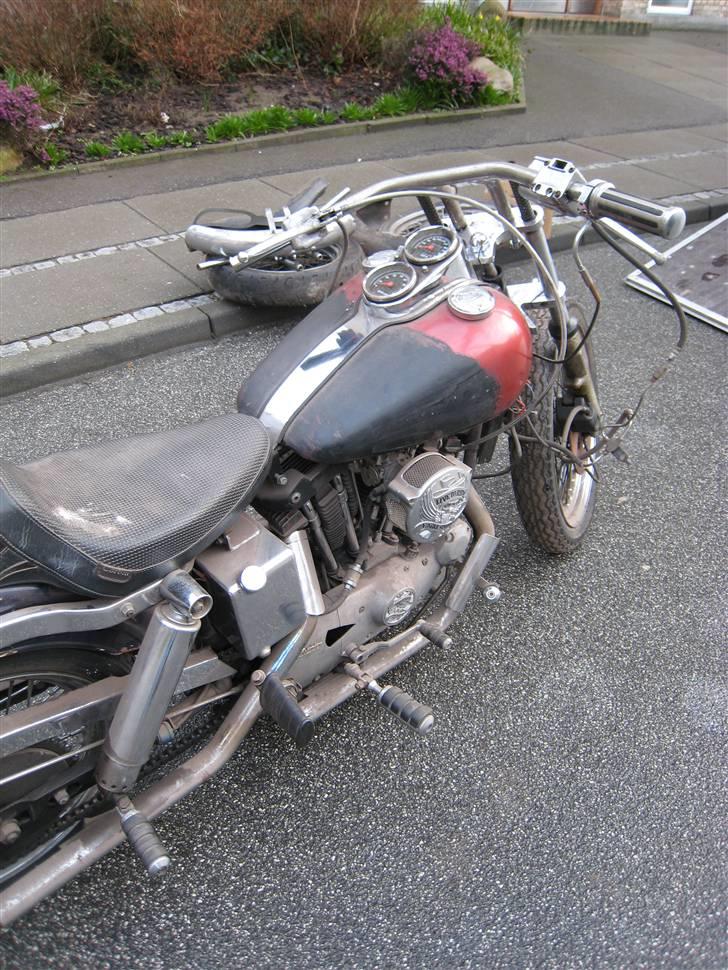 Harley Davidson Sportster - Trænger til en ordentlig omgang pudsning. Har stået gemt væk i 8 år. billede 2