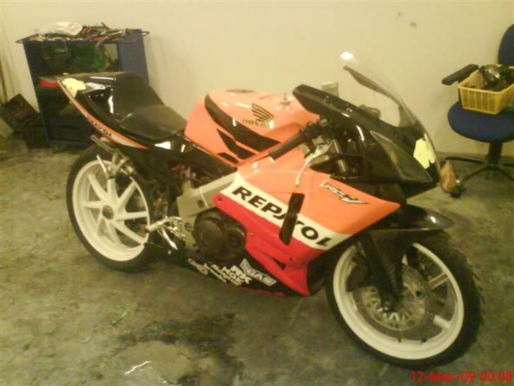 Honda VFR 400  (REPSOL)  billede 2