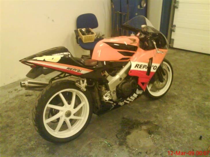 Honda VFR 400  (REPSOL)  billede 5