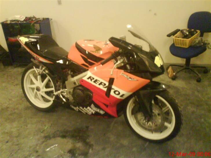 Honda VFR 400  (REPSOL)  billede 6