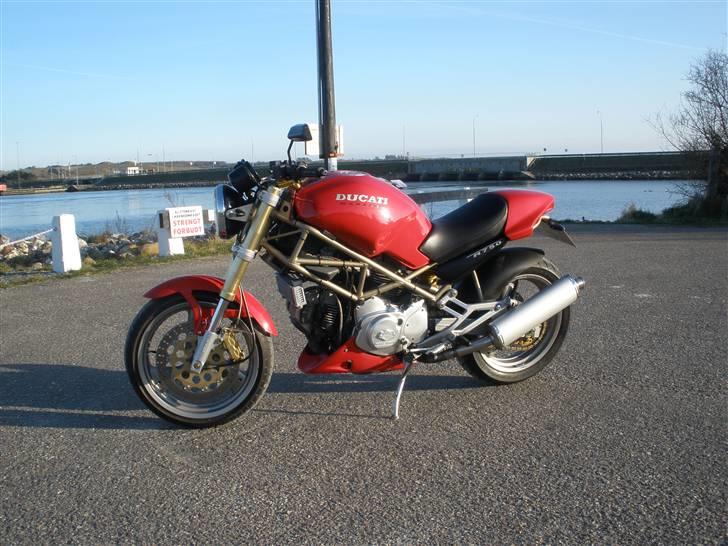 Ducati Monster 750 billede 1