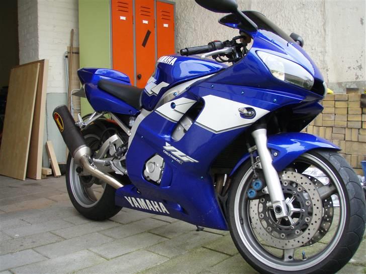 Yamaha YZF R6 SOLGT - Er hun ikke køn?! billede 1