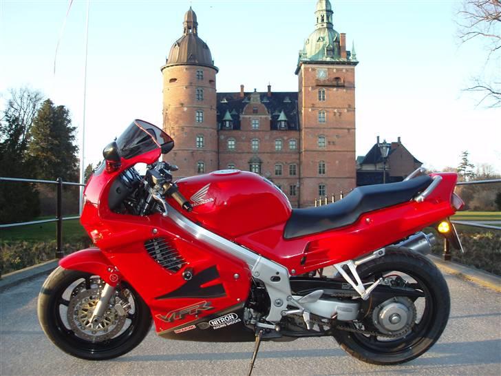 Honda VFR 750 - SOLGT - Jeg har fået nyt transportmiddel til når jeg skal i sommerhuset... billede 1