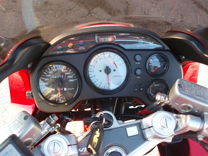 Honda VFR 750 - SOLGT - Cockpit´et (lidt uskarpt) billede 7