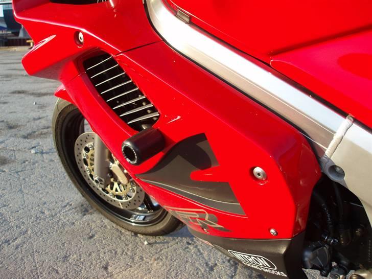 Honda VFR 750 - SOLGT - Styrtknopper...dem bliver der forhåbentlig ikke brug for billede 8