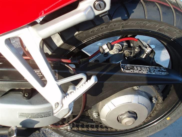 Honda VFR 750 - SOLGT - Scottoiler og armeret bremseslanger billede 9