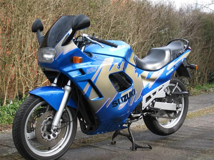 Suzuki GSX 600 F *SOLGT* billede 1