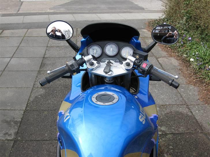 Suzuki GSX 600 F *SOLGT* billede 5