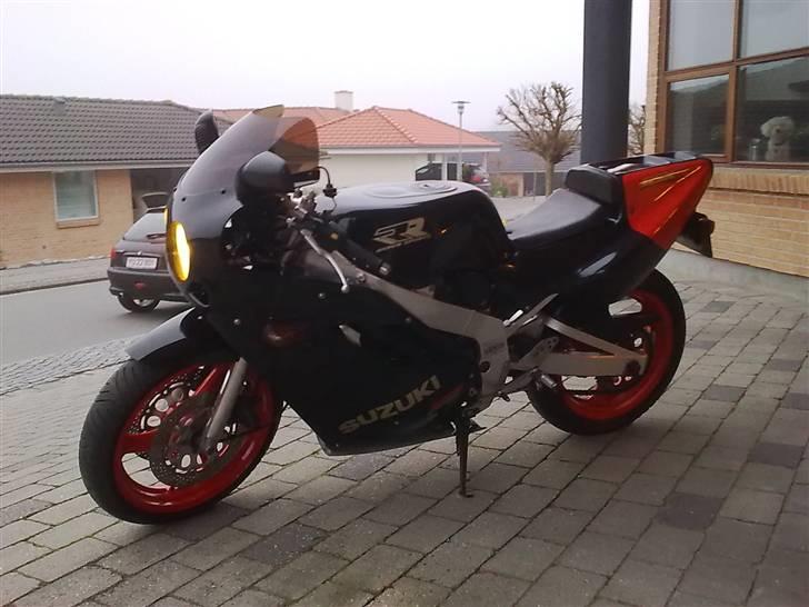 Suzuki GSXR 400 billede 1