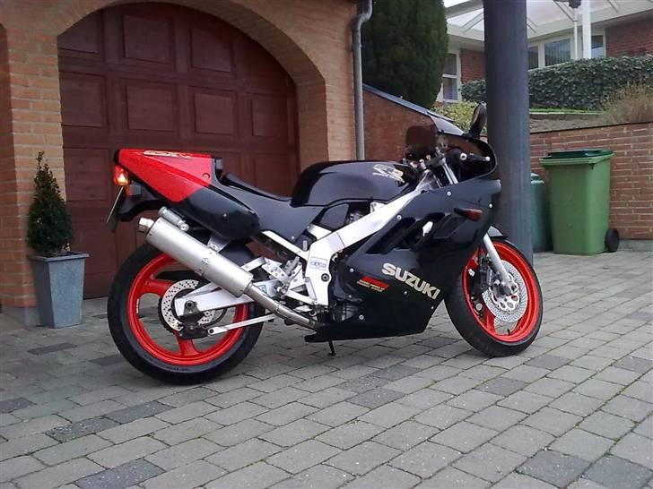 Suzuki GSXR 400 billede 3