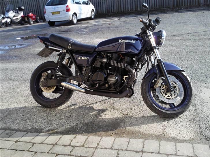 Kawasaki Z650 Turbo - Marts 2009. Lige blevet færdig med udstødningen. Den dæmper rigtig godt trods størrelsen. billede 3