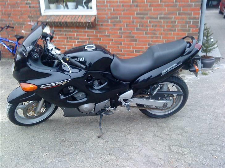 Suzuki gsx 750 f billede 2