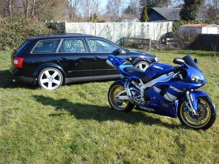 Yamaha YZF-R1 - Her sammen med familievognen. billede 9