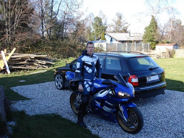 Yamaha YZF-R1 - Glad dreng der har fået et ønske opfyldt. billede 10