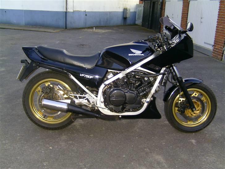 Honda VF 750 f SOLGT billede 1