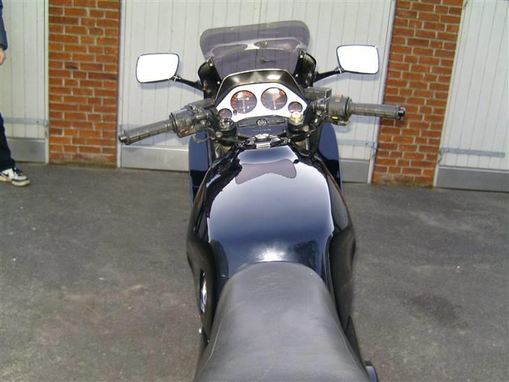 Honda VF 750 f SOLGT billede 4