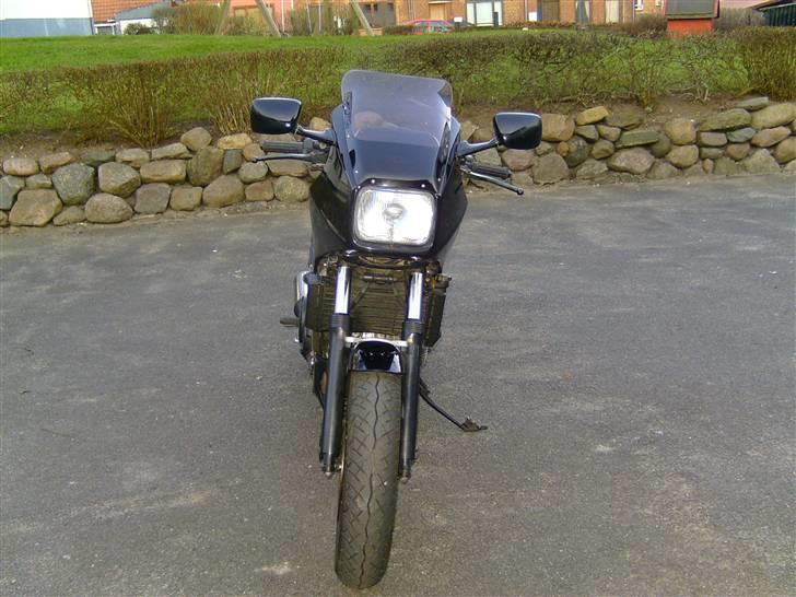 Honda VF 750 f SOLGT billede 5