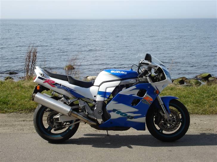 Suzuki GSX-R 1100 W. - min perle i lyset af forårs-solen. billede 1