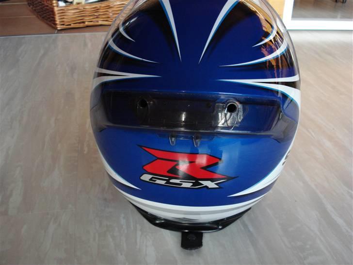 Suzuki GSX-R 1100 W. - Det hele skal jo passe sammen.. go hjelm, men lidt rigeligt med vind-støj... billede 11