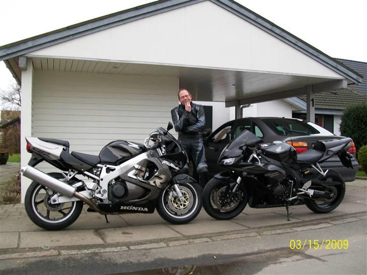 Honda CBR1000RR - solgt - Komfort og FINT med hypheste vs. Stil med MANGE friske krikker billede 3