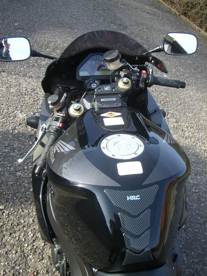 Honda CBR1000RR - solgt - - og en super god førerplads - billede 6