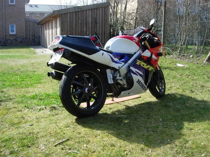 Honda RVF400 R *Død*  billede 4