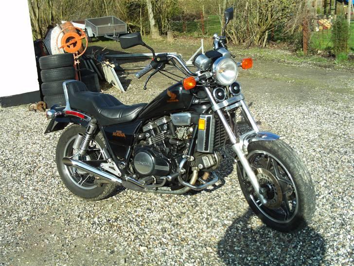 Honda VF 750 Custom "V45 Magna" - Sådan "regner" jeg med den skal se ud det meste af 2009 billede 13