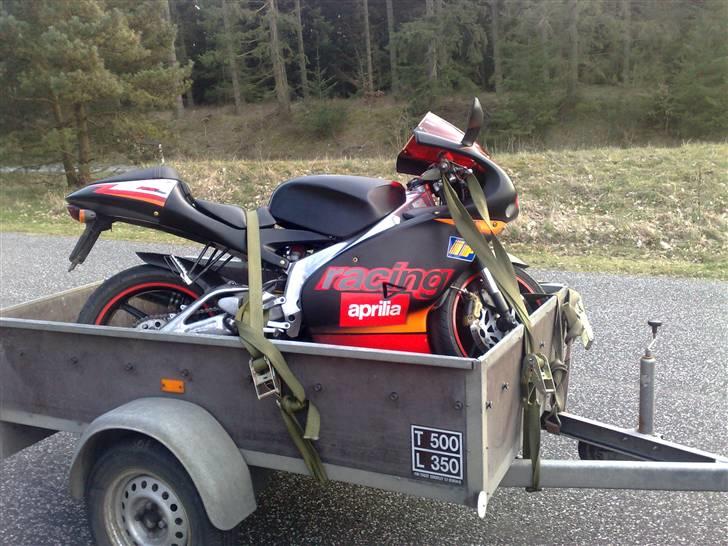Aprilia rs 125 - på en rasteplads på vej hjem fra ebeltoft.. har lige hentet den billede 3