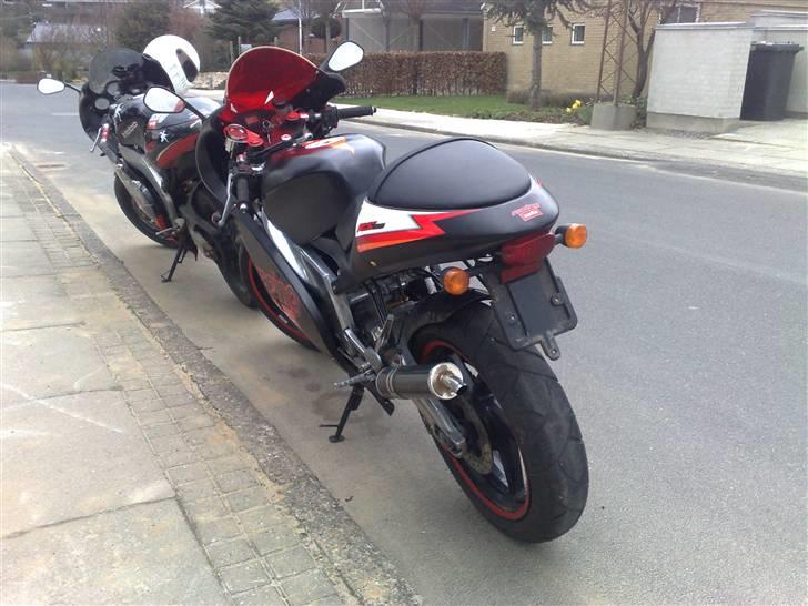 Aprilia rs 125 - røven.. har en sædeskal til bag sædet.. hjemme lavet vel og mærke  billede 5