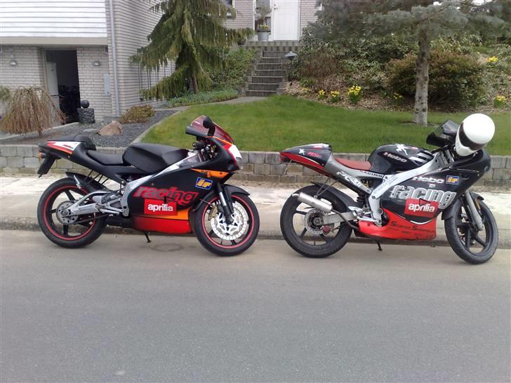 Aprilia rs 125 - den gamle (rs50) og den nye (rs125).. der er sq lidt forskel i størrelsen billede 7