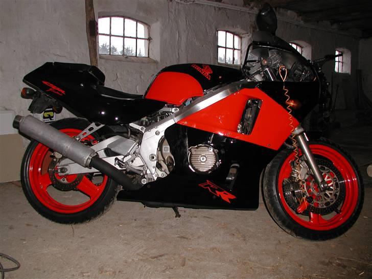 Honda CBR 400 RR billede 1