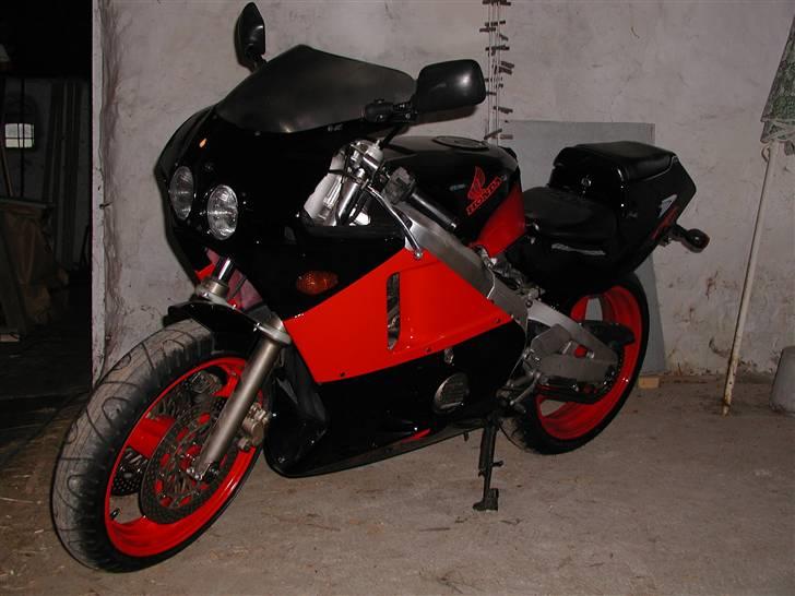 Honda CBR 400 RR billede 10