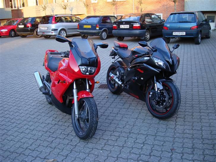 Yamaha YZF R6 - Et lille stemningsbillede af begge min cykler.. billede 3