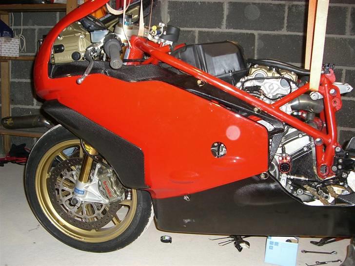 Ducati 999R - Nu kåbe i carbon men da den er til Race skulle der lige laves lidt billede 5