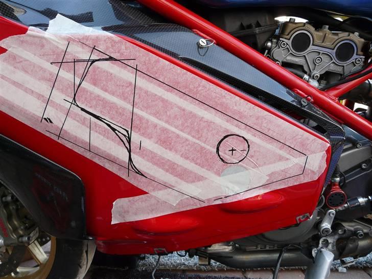 Ducati 999R - Hullerne i kåben til crash protection sad ikke lige hvor de skulle så måtte finde på noget billede 6