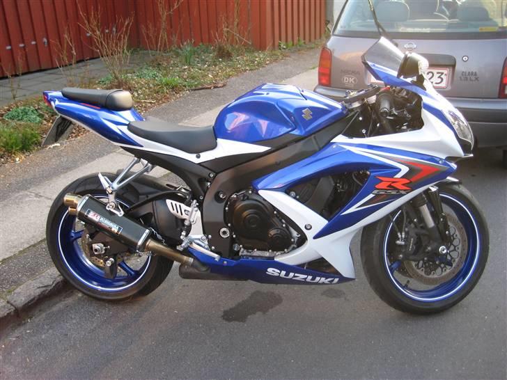 Suzuki Gsx-r 750 *SOLGT* - Ja, bagsæde kan den os ha på... Dog sjældent... billede 9